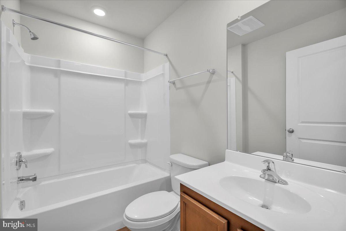 220 Sandy Rdg Road Sicklerville, NJ 08081 - Photo 8 of 24 a bathroom with a sink toilet and a bathtub