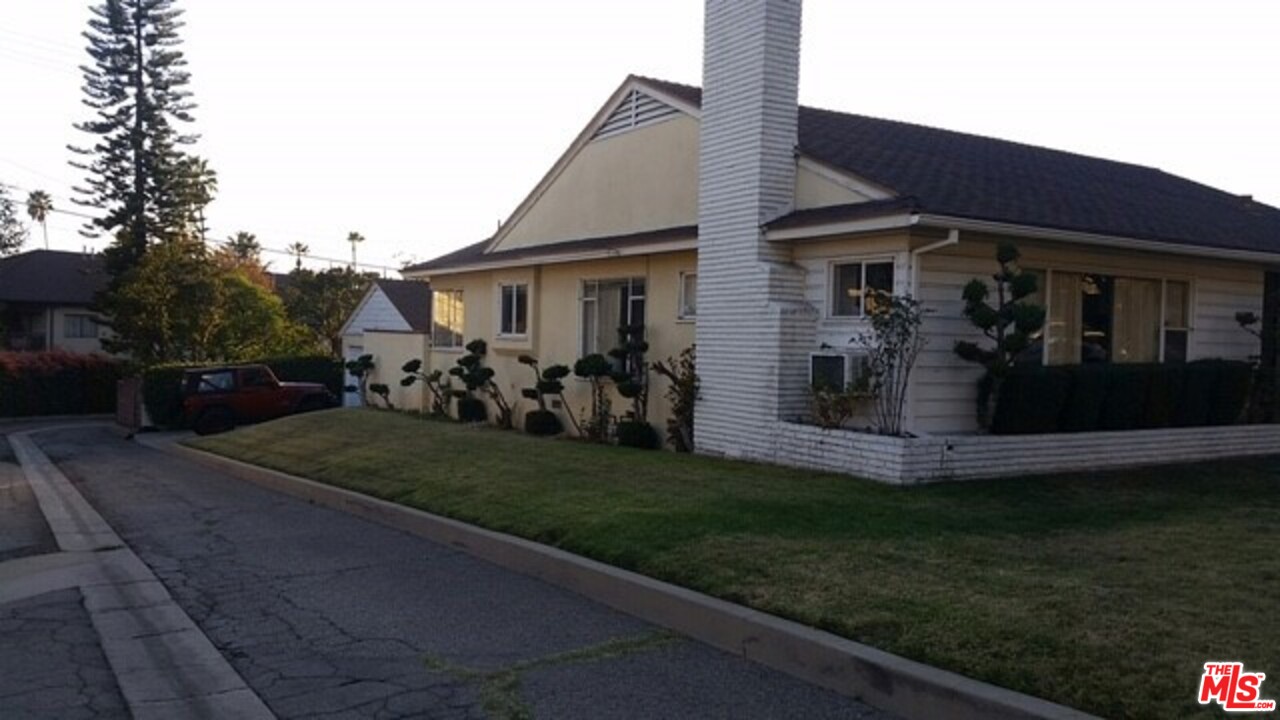 122 West Kenneth Road Glendale, CA 91202 - Photo 4 of 4 Gallery Image 4