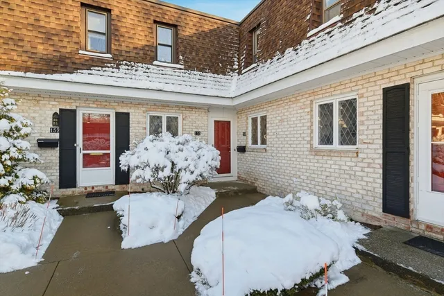 $2,400 | 153 Porter Lake Drive, Unit 153, Springfield, MA 01106