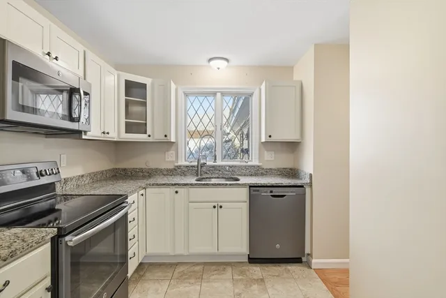 $2,400 | 153 Porter Lake Drive, Unit 153, Springfield, MA 01106