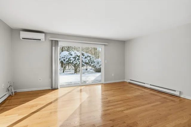 $2,400 | 153 Porter Lake Drive, Unit 153, Springfield, MA 01106