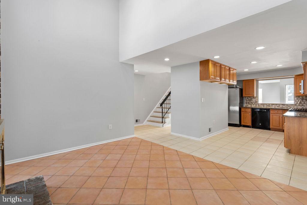 65 Allison Road Hightstown, NJ 08520 - Photo 3 of 26