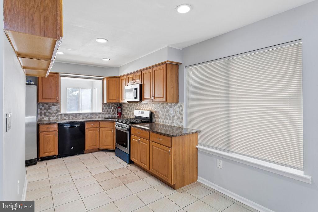 65 Allison Road Hightstown, NJ 08520 - Photo 6 of 26