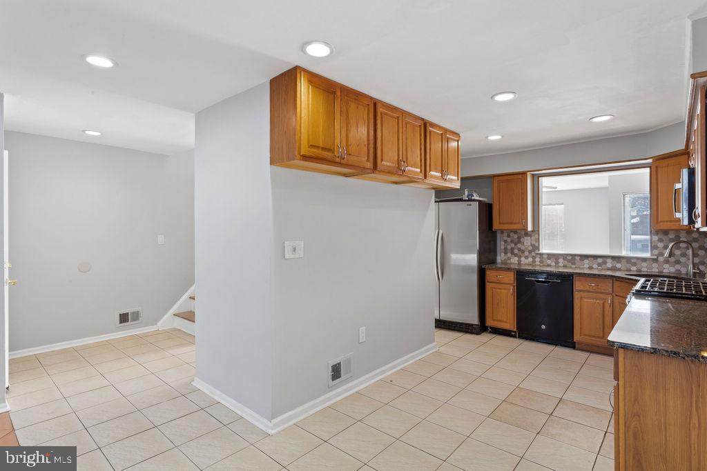 65 Allison Road Hightstown, NJ 08520 - Photo 7 of 26