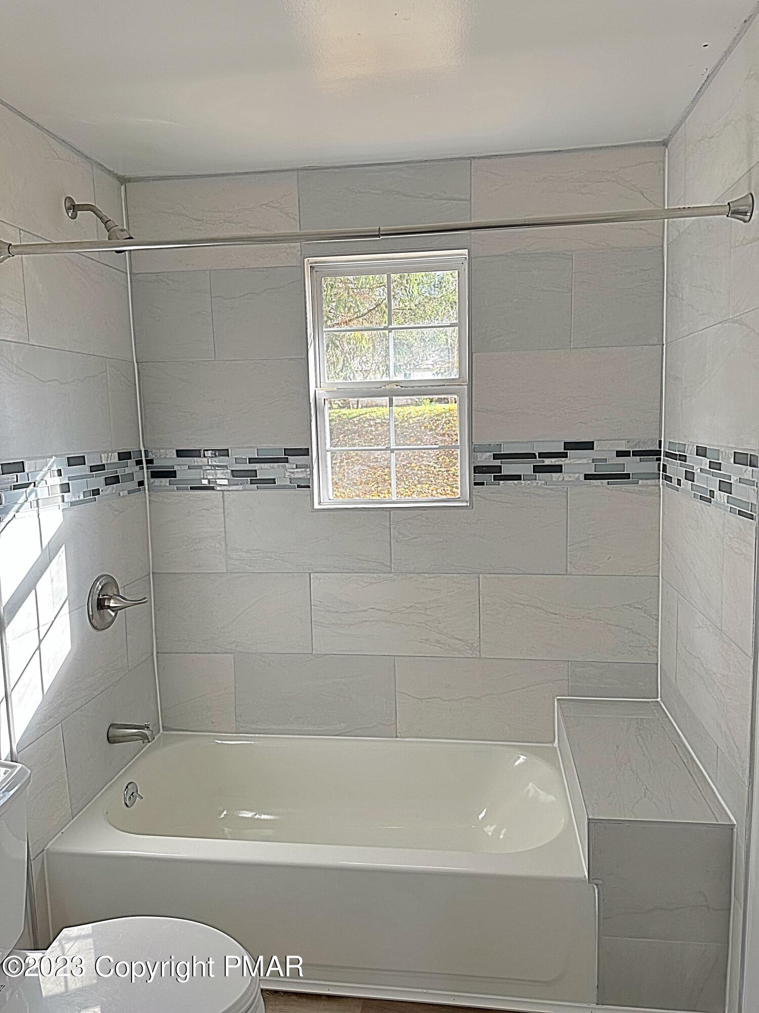 350 Mountain Road Albrightsville, PA 18210 - Photo 23 of 23 a bathroom with a shower and a bathtub