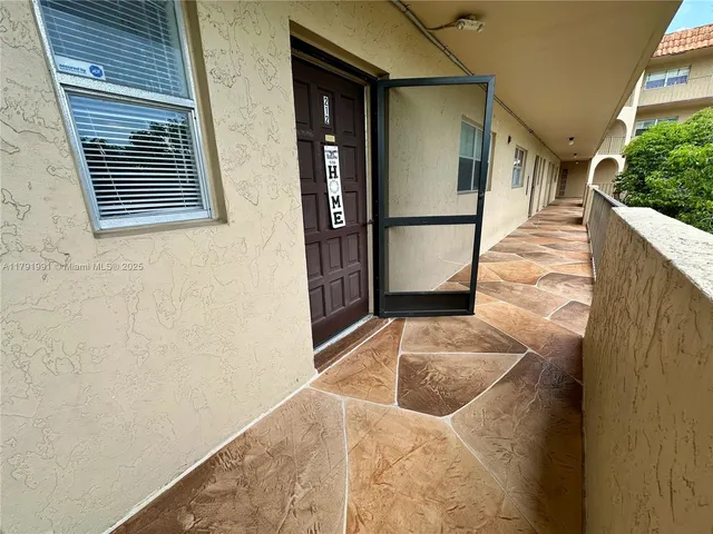$178,500 | 6201 North Falls Cir Drive, Unit 212, Lauderhill, FL 33319