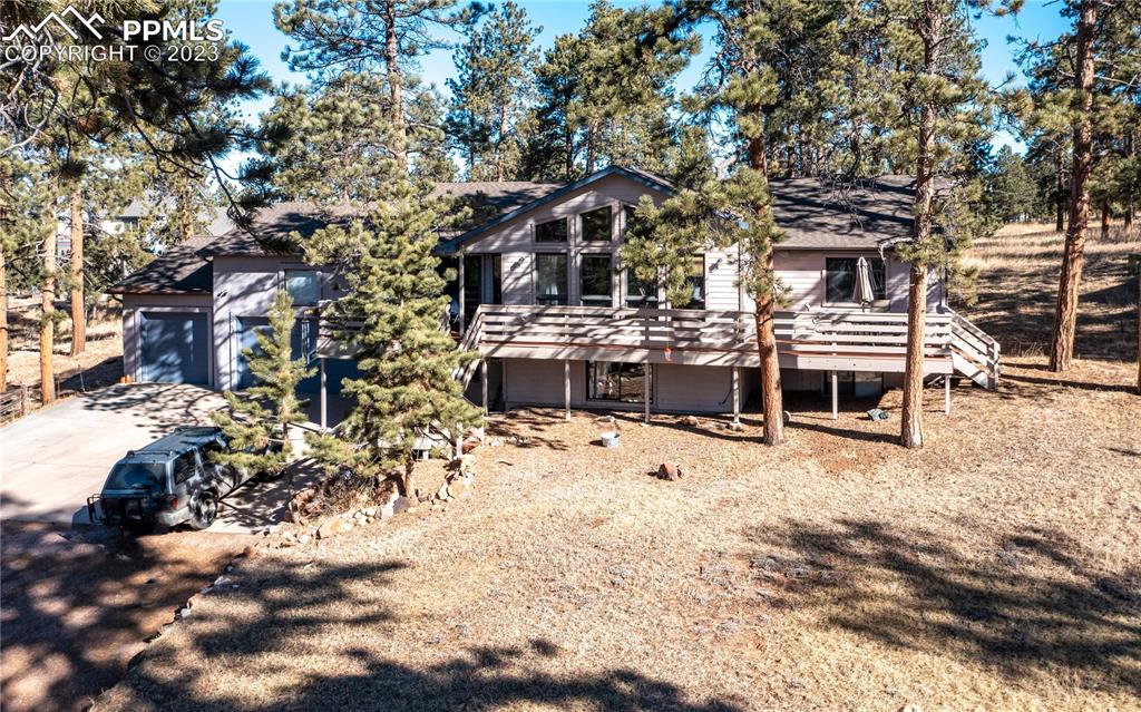 a view of a backyard of the house