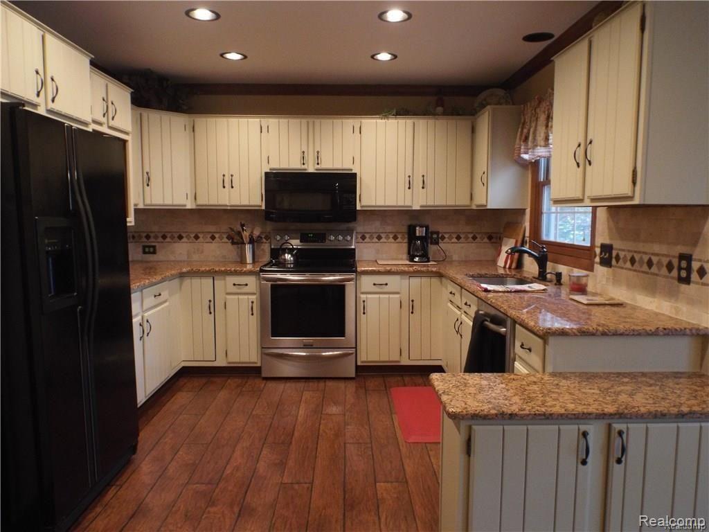 3862 Ruthland Road Troy, MI 48084 - Photo 3 of 35 ruthland kitchen1.jpg