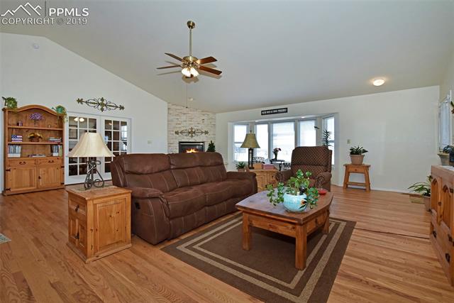 10140 Stapleton Road Colorado Springs, CO 80908 - Photo 10 of 34 Gallery Image 10