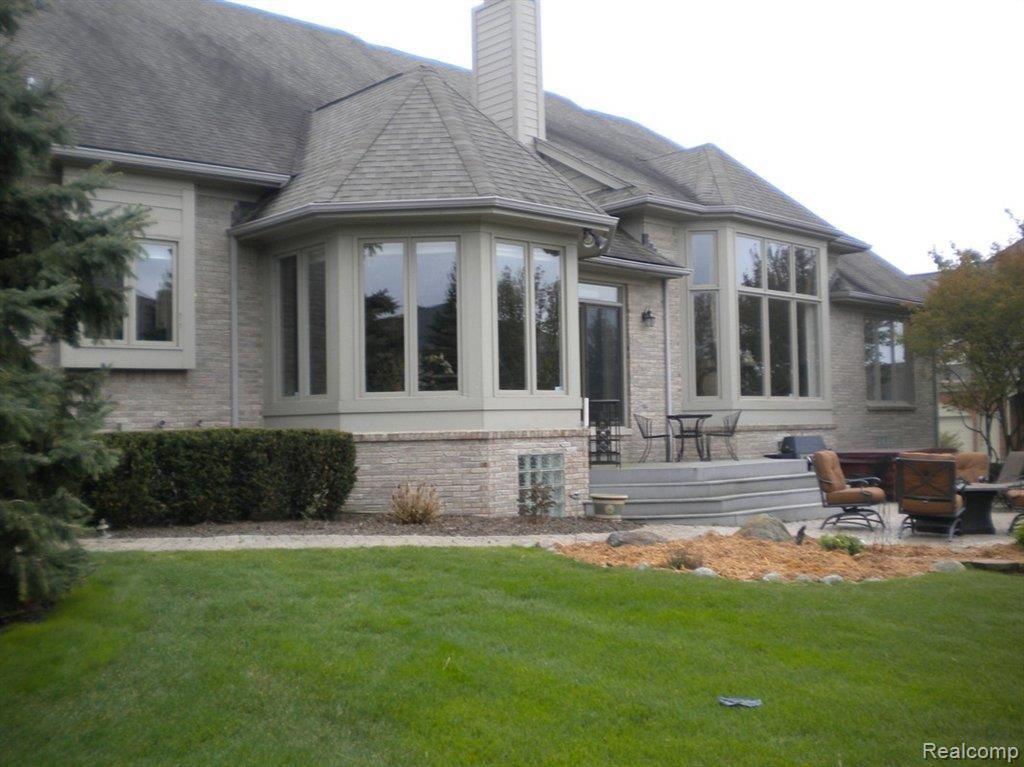 5752 Kirkridge Trail Rochester, MI 48306 - Photo 22 of 24 PROFESSIONALLY LANDSCAPED.JPG