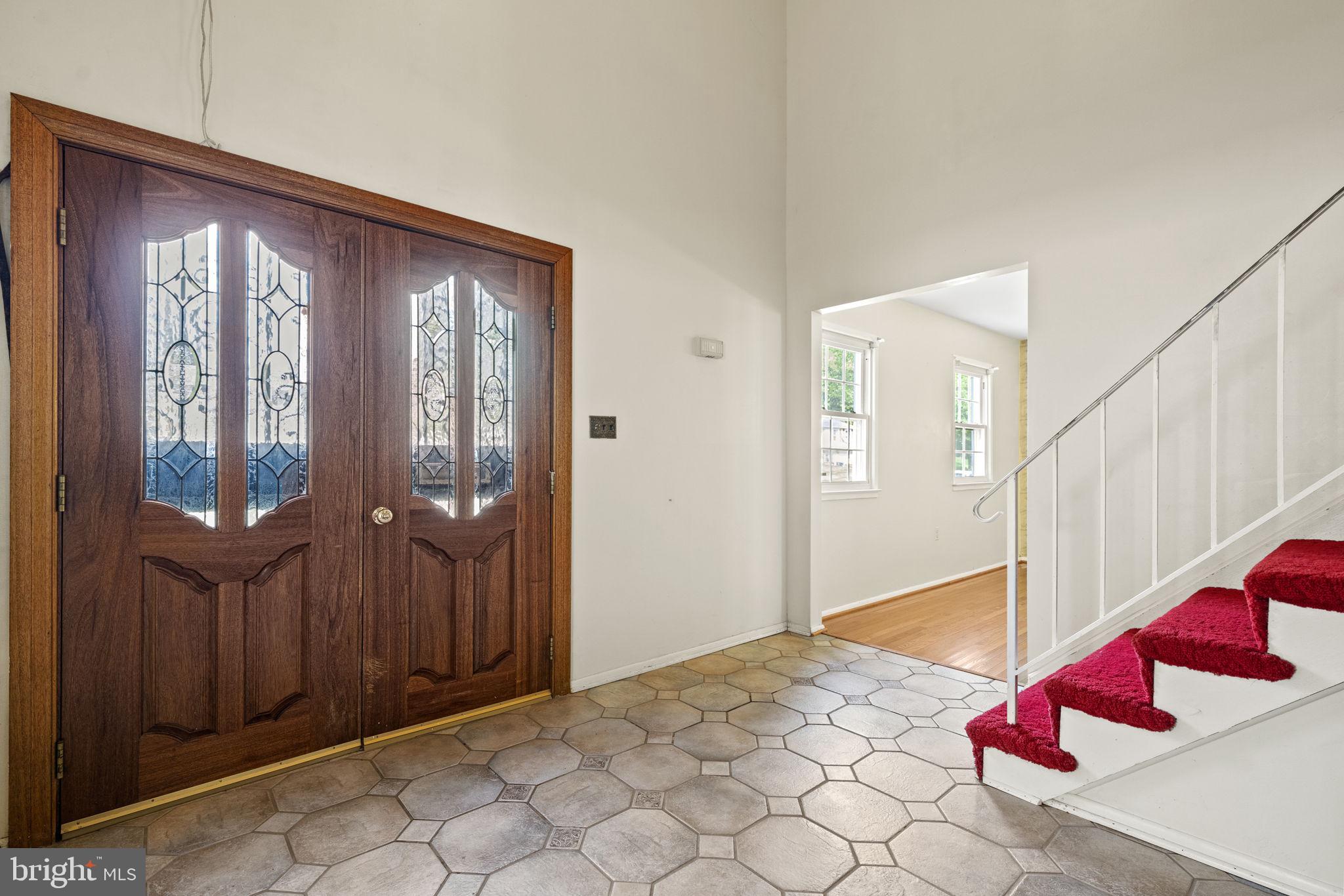9212 Loughran Road Fort Washington, MD 20744 - Photo 4 of 36 Gallery Image 4