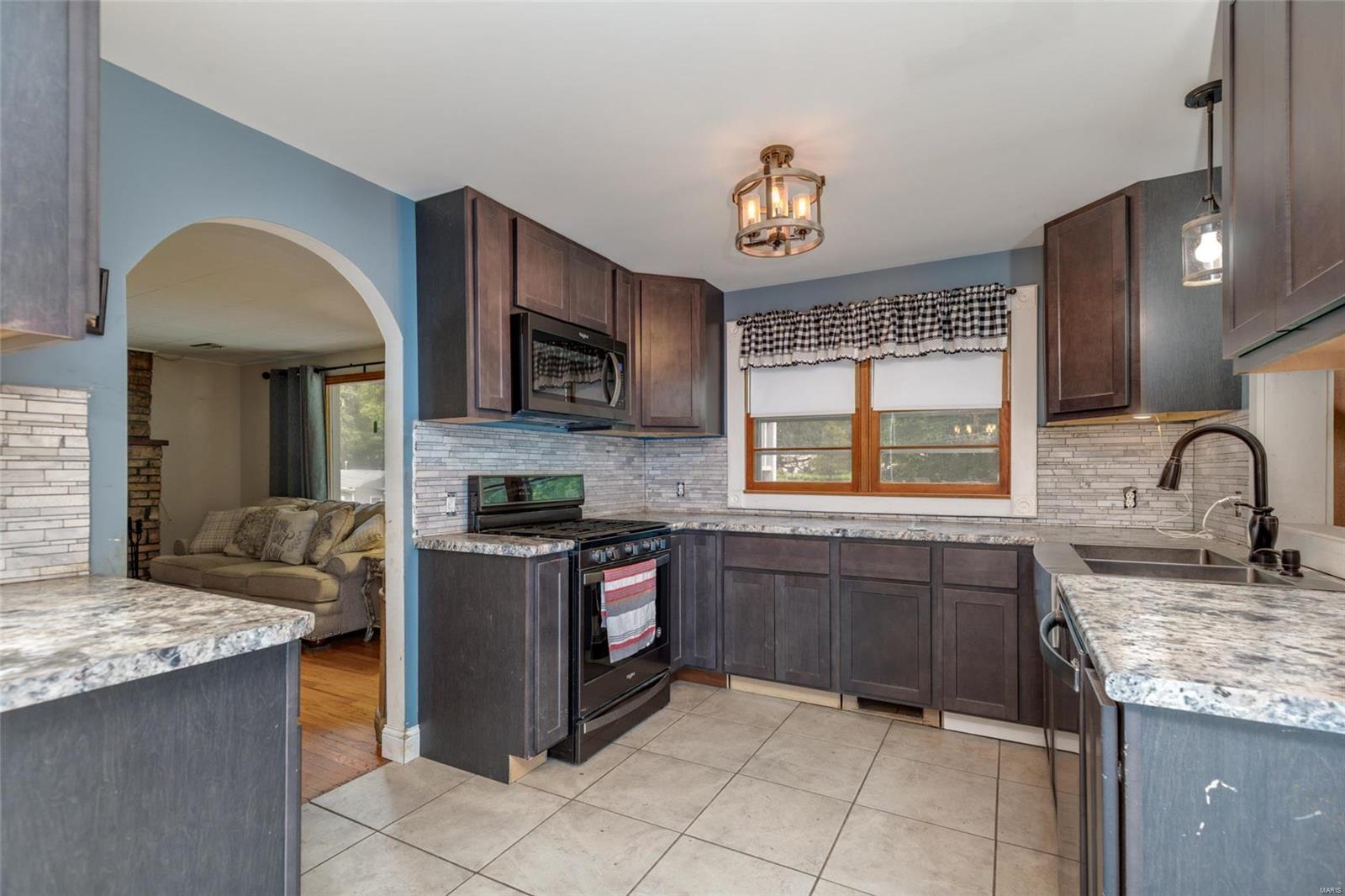 22 Valley Road St. Charles, MO 63303 - Photo 7 of 25 Gallery Image 7