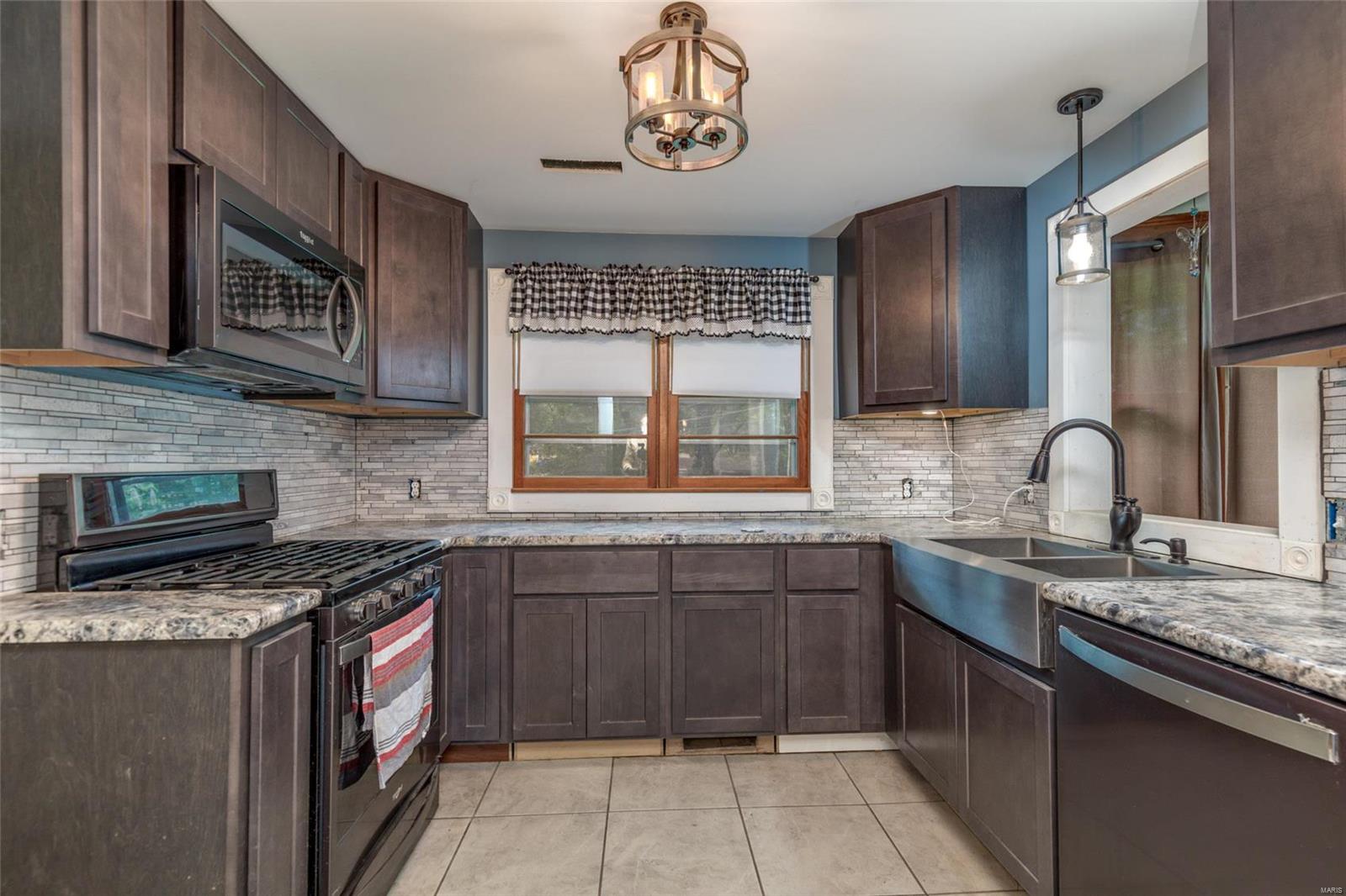 22 Valley Road St. Charles, MO 63303 - Photo 8 of 25 Gallery Image 8