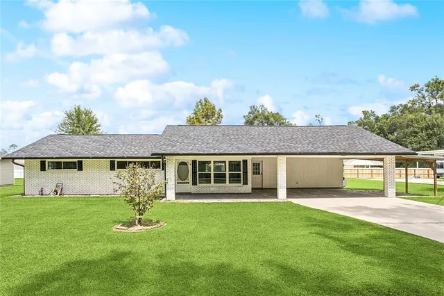 $255,000 | 30185 Julia Street, Albany, LA 70711