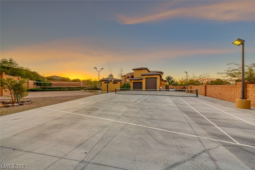561 Foxhall Road Henderson, NV 89002 - Photo 8 of 50 Gallery Image 8