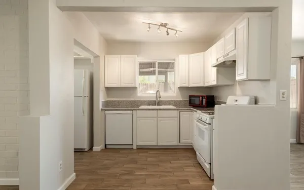 $2,550 | 1239 East Highland Avenue, Unit A, Phoenix, AZ 85014