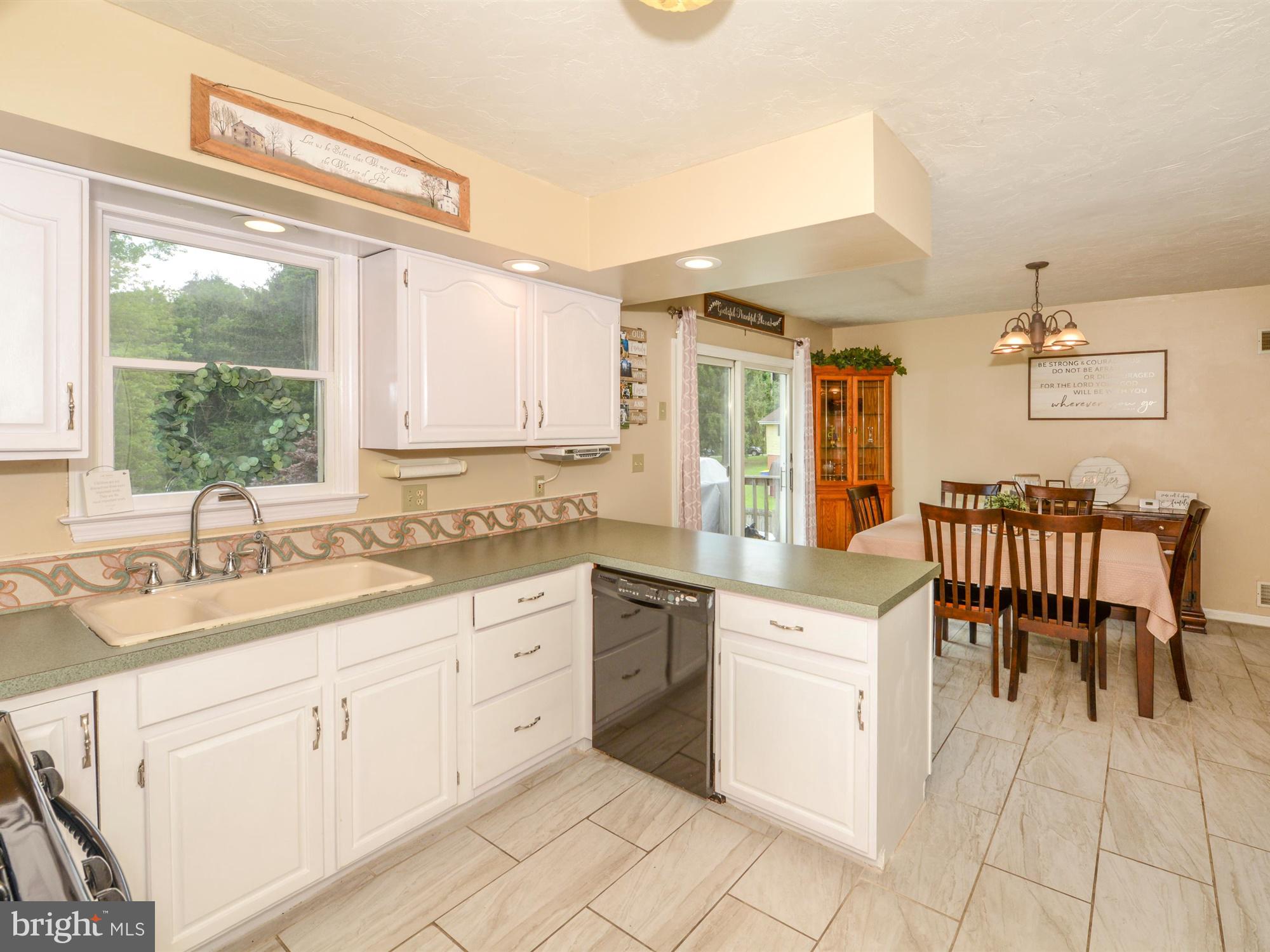 645 Locust Grove Road York, PA 17402 - Photo 8 of 28 Gallery Image 8