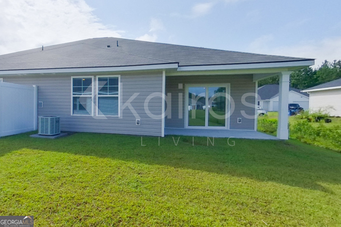 122 Cottage Grove Road Brunswick, GA 31525 - Photo 18 of 20 a front view of a house with garden