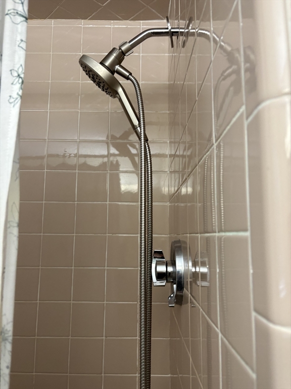 46 Rustic Street, Unit 46 Newton, MA 02458 - Photo 3 of 11 a bathroom with a shower