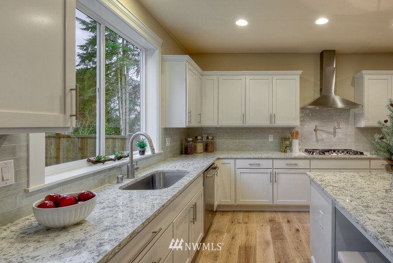 212 239th Street Southwest Bothell, WA 98021 - Photo 4 of 19