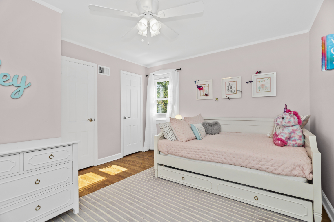 922 Cherokee Road Wilmette, IL 60091 - Photo 23 of 37 a bedroom with a bed and a chandelier