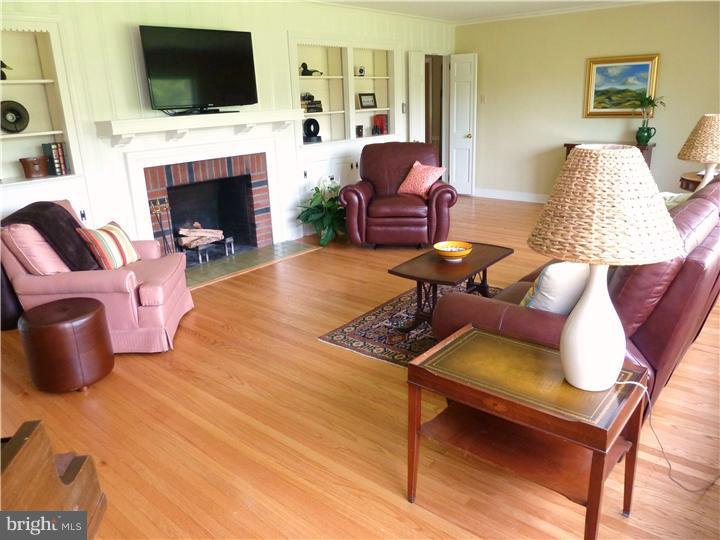 75 Lamp Post Road Doylestown, PA 18901 - Photo 4 of 25 Living Room