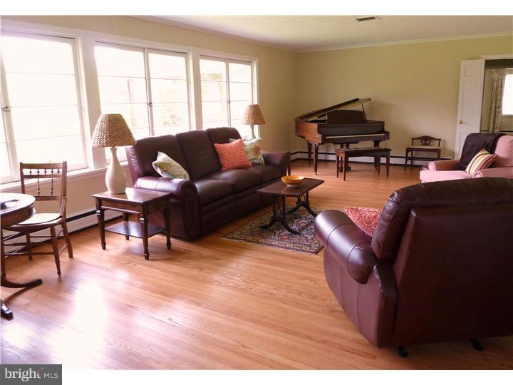 75 Lamp Post Road Doylestown, PA 18901 - Photo 5 of 25 Living Room