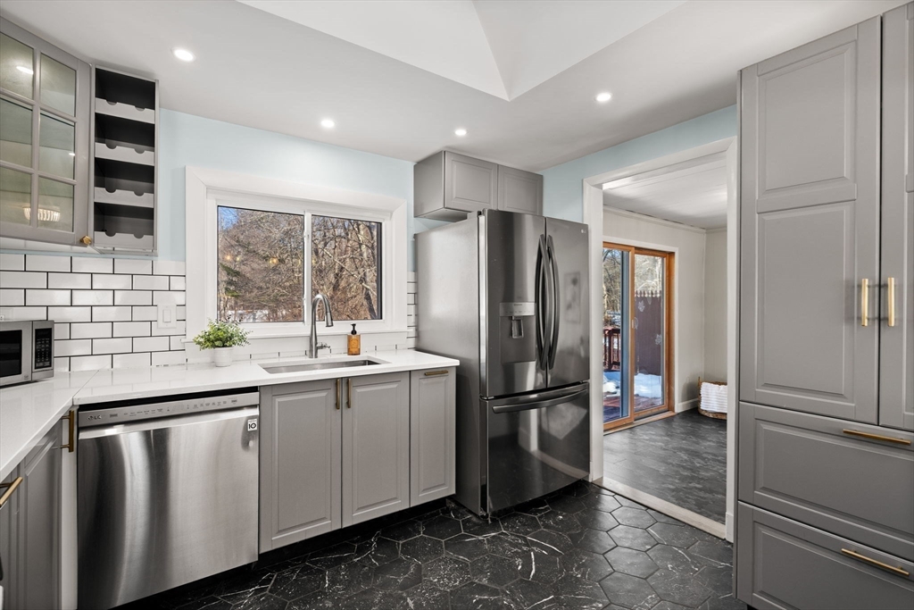 237 Davis Road Bedford, MA 01730 - Photo 8 of 36 Gallery Image 8