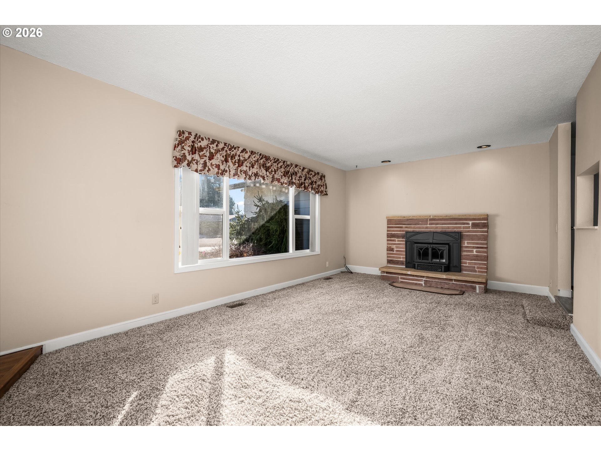 472 Springdale Avenue Springfield, OR 97477 - Photo 3 of 40