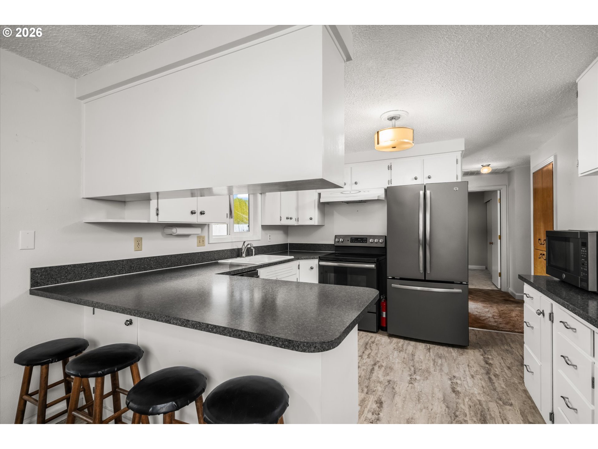 472 Springdale Avenue Springfield, OR 97477 - Photo 8 of 40