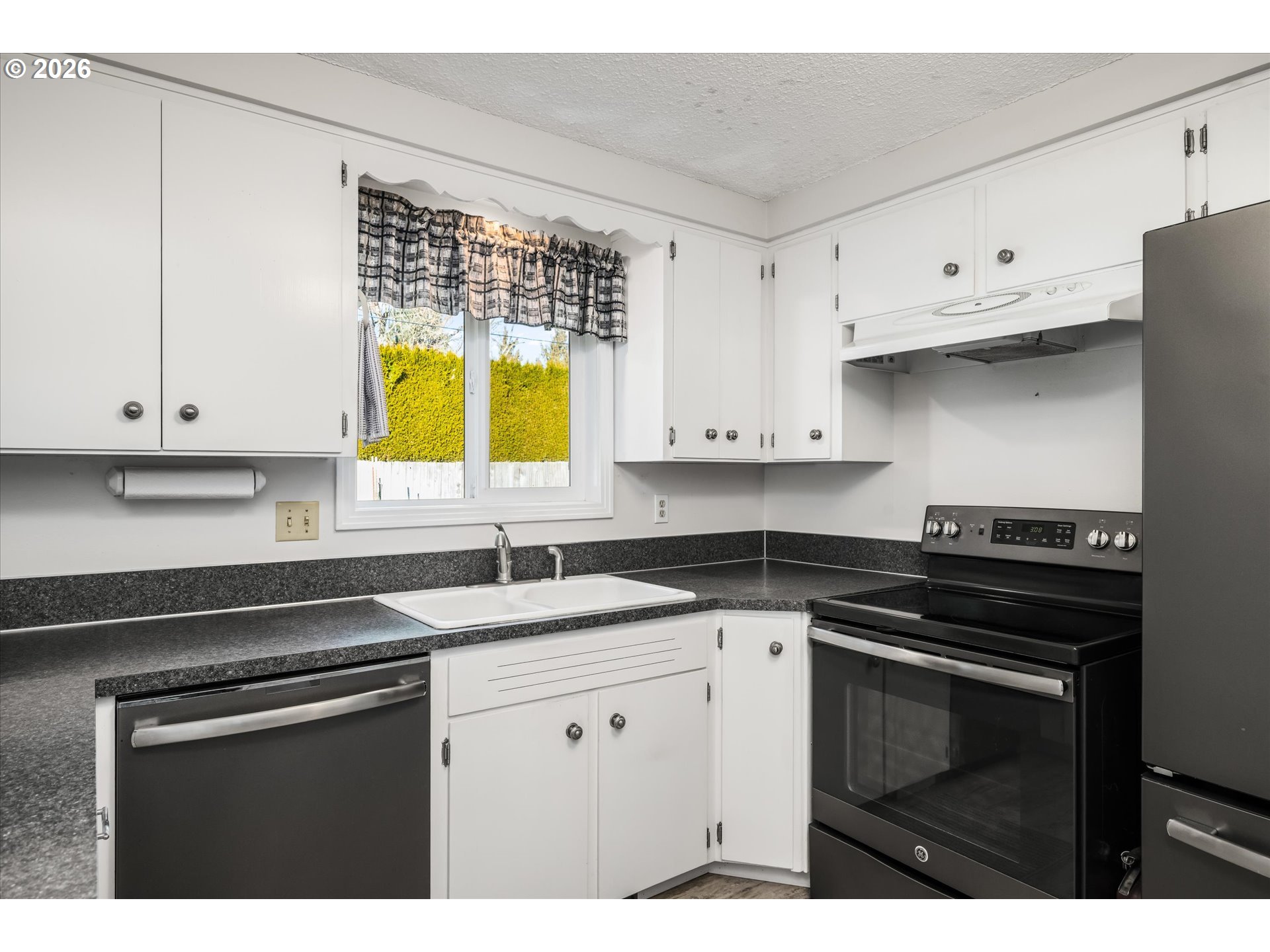 472 Springdale Avenue Springfield, OR 97477 - Photo 9 of 40