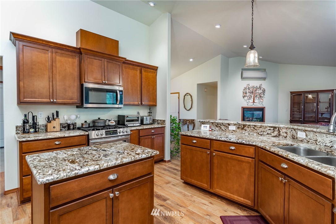 1076 Lyle Ridge Circle Oak Harbor, WA 98277 - Photo 11 of 35 Gallery Image 11