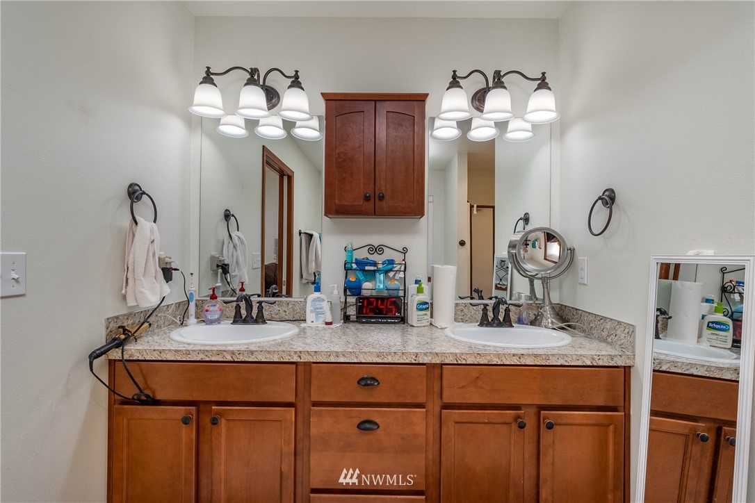 1076 Lyle Ridge Circle Oak Harbor, WA 98277 - Photo 16 of 35 Gallery Image 16