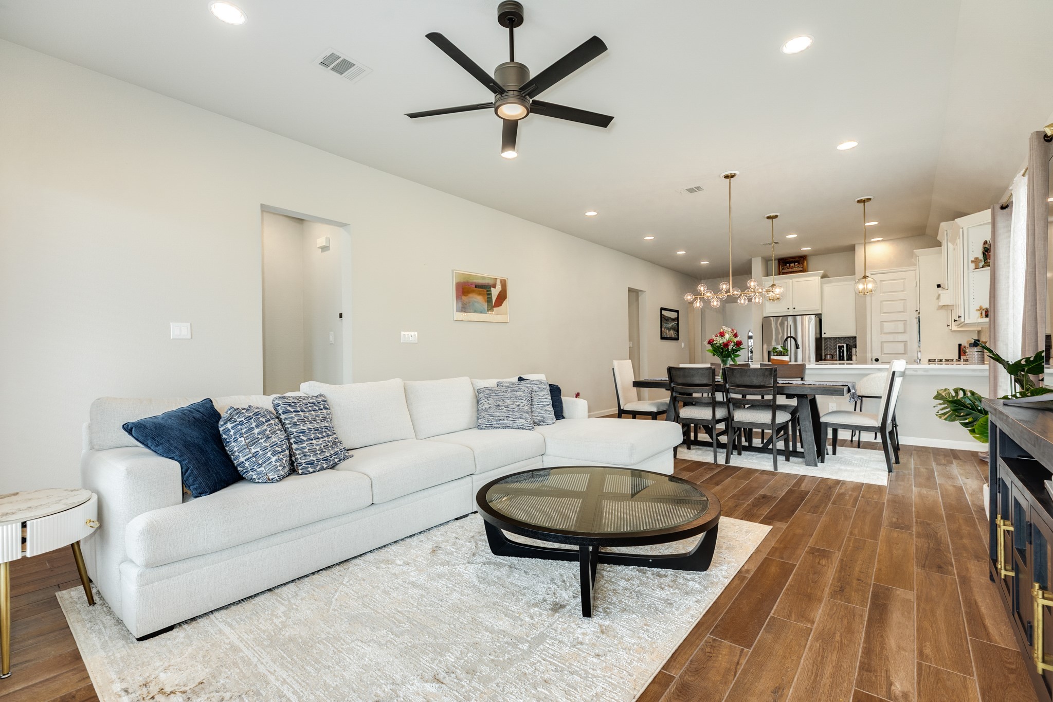 5039 Country Mdws Trail Iowa Colony, TX 77583 - Photo 14 of 50 a living room with furniture