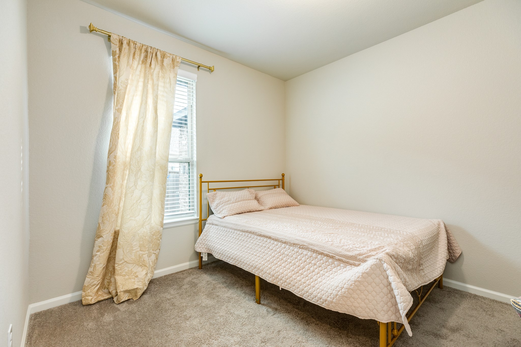 5039 Country Mdws Trail Iowa Colony, TX 77583 - Photo 16 of 50 a bed sitting in a bedroom next to a window