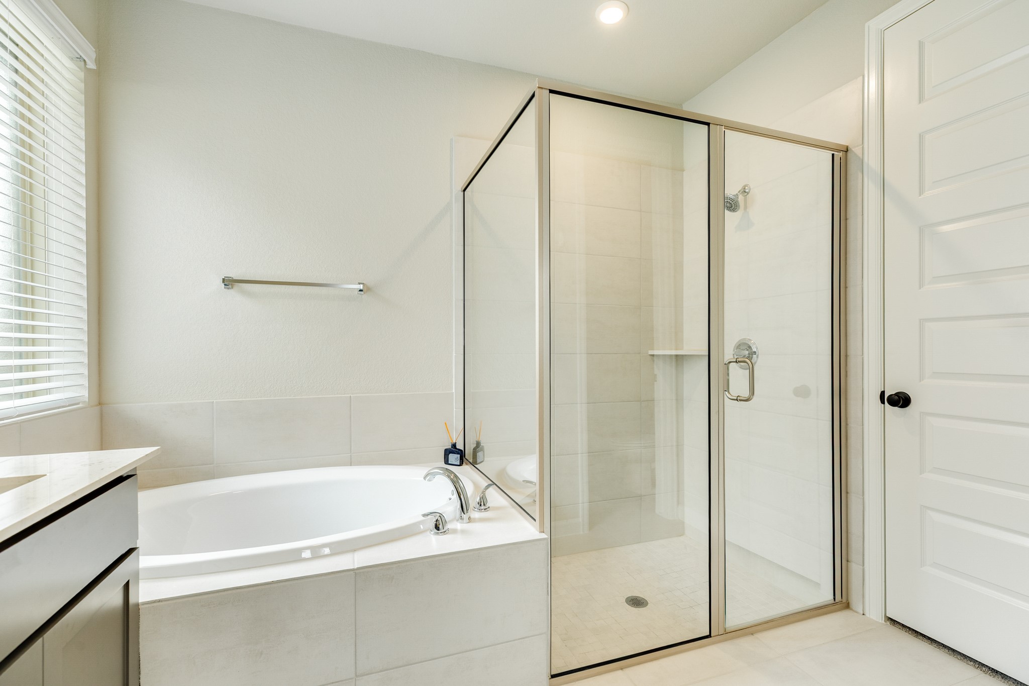 5039 Country Mdws Trail Iowa Colony, TX 77583 - Photo 22 of 50 a bathroom with a bathtub and a shower
