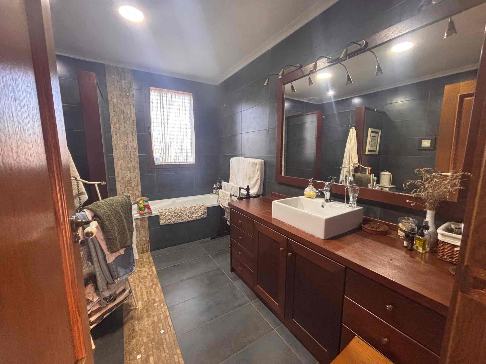 8 Carrer Del Teuladí Charlottesville, VC 46117 - Photo 26 of 30 a bathroom with double vanity and a bathtub