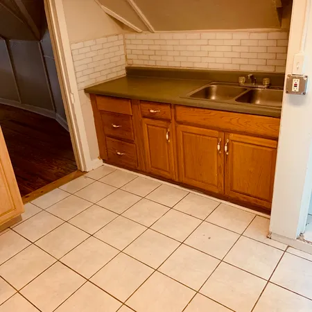 $1,300 | 2900 Enoch Avenue, Unit 1, Zion, IL 60099
