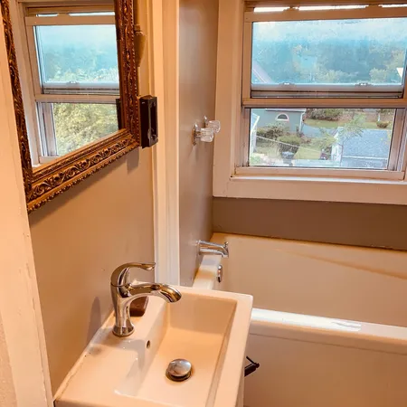 $1,300 | 2900 Enoch Avenue, Unit 1, Zion, IL 60099
