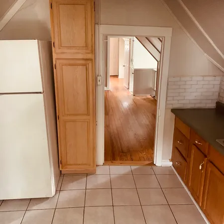 $1,300 | 2900 Enoch Avenue, Unit 1, Zion, IL 60099