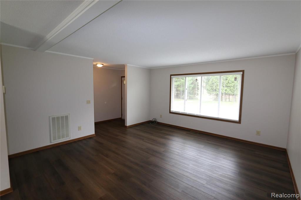 6040 West Coon Lake Road Howell, MI 48843 - Photo 10 of 58
