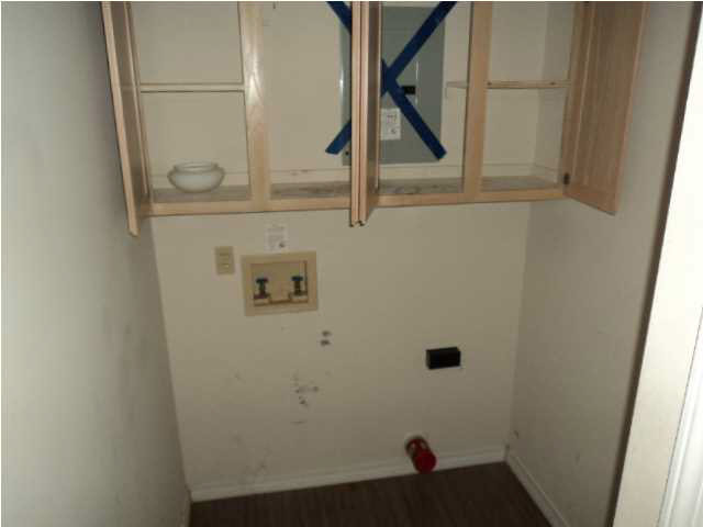 111 Brister Road Vicksburg, MS 39183 - Photo 7 of 14 Laundry room