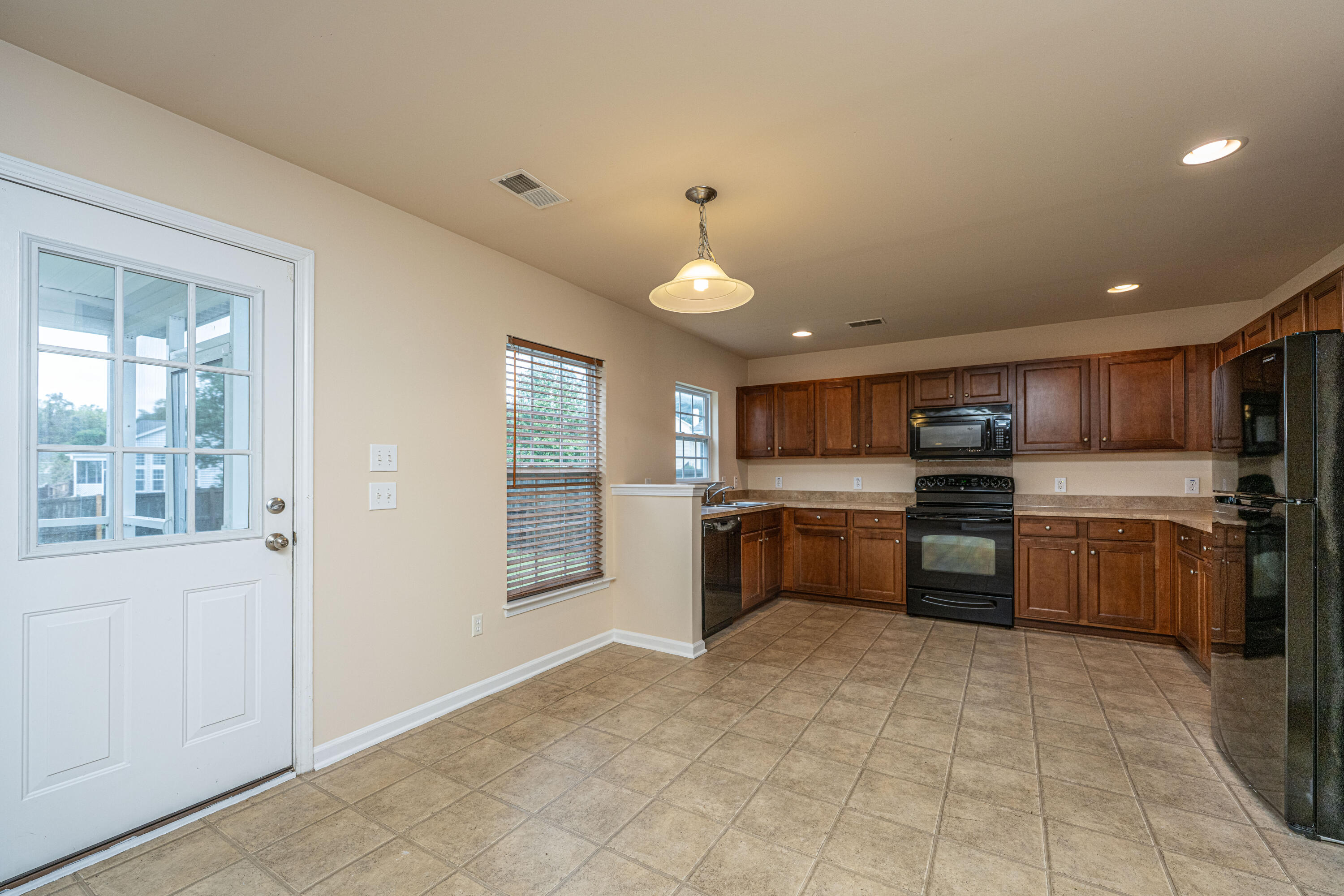 271 Emerald Isle Drive Moncks Corner, SC 29461 - Photo 17 of 46 271EmeraldIsleDr017