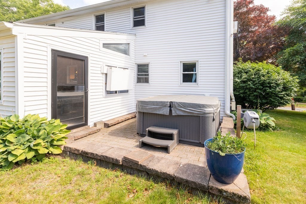 148 South Street Reading, MA 01867 - Photo 6 of 42