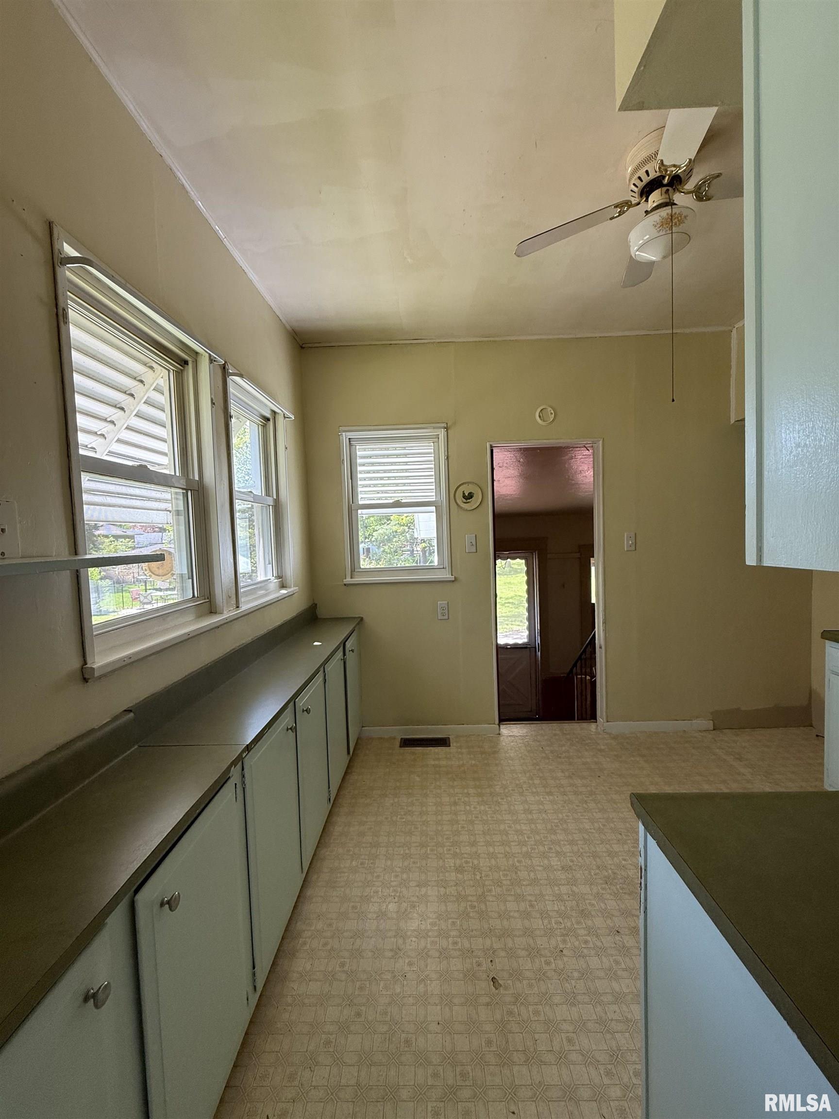 335 West Chase Street Macomb, IL 61455 - Photo 18 of 27
