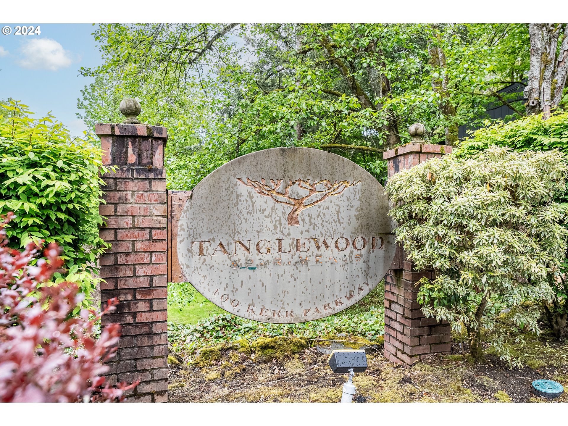 100 Kerr Parkway, Unit 32 Lake Oswego, OR 97035 - Photo 3 of 33 a view of outdoor space and garden