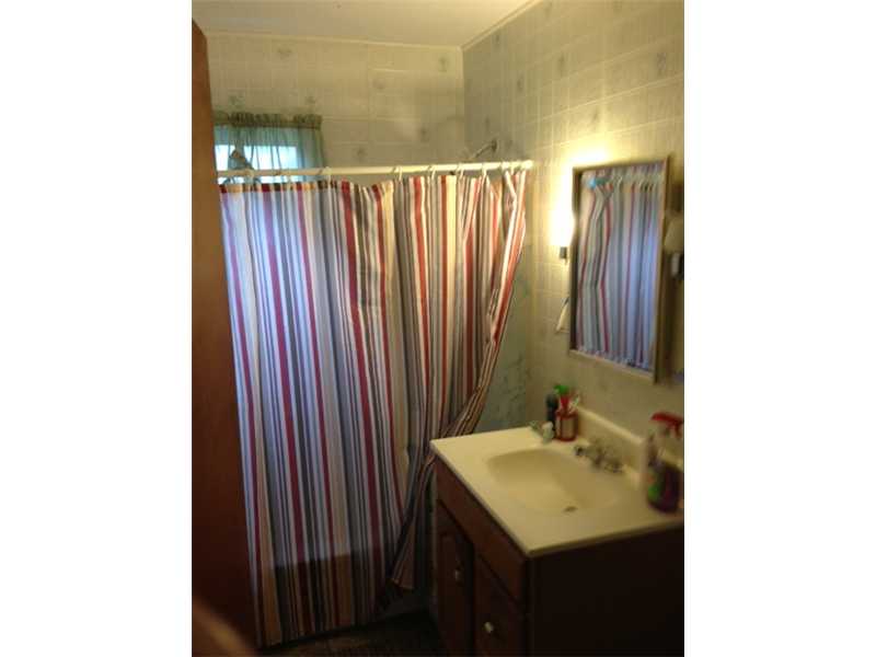 600 Child Street Warren, RI 02885 - Photo 4 of 6 Bathroom.