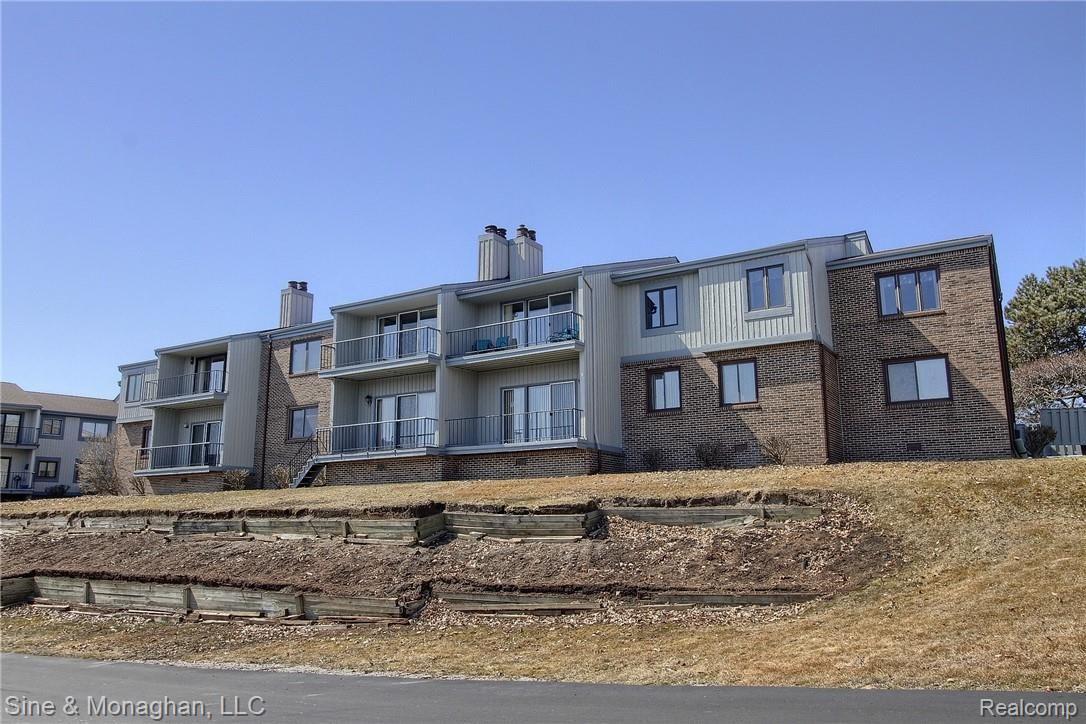 1715 River Road, Unit 8 St. Clair, MI 48079 - Photo 28 of 30 26-Rear 2nd View.jpg