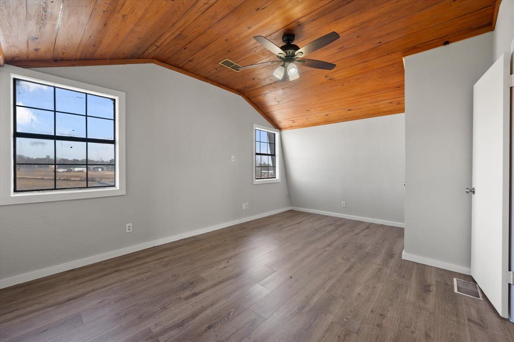 443 County Road 3799 Springtown, TX 76082 - Photo 24 of 33