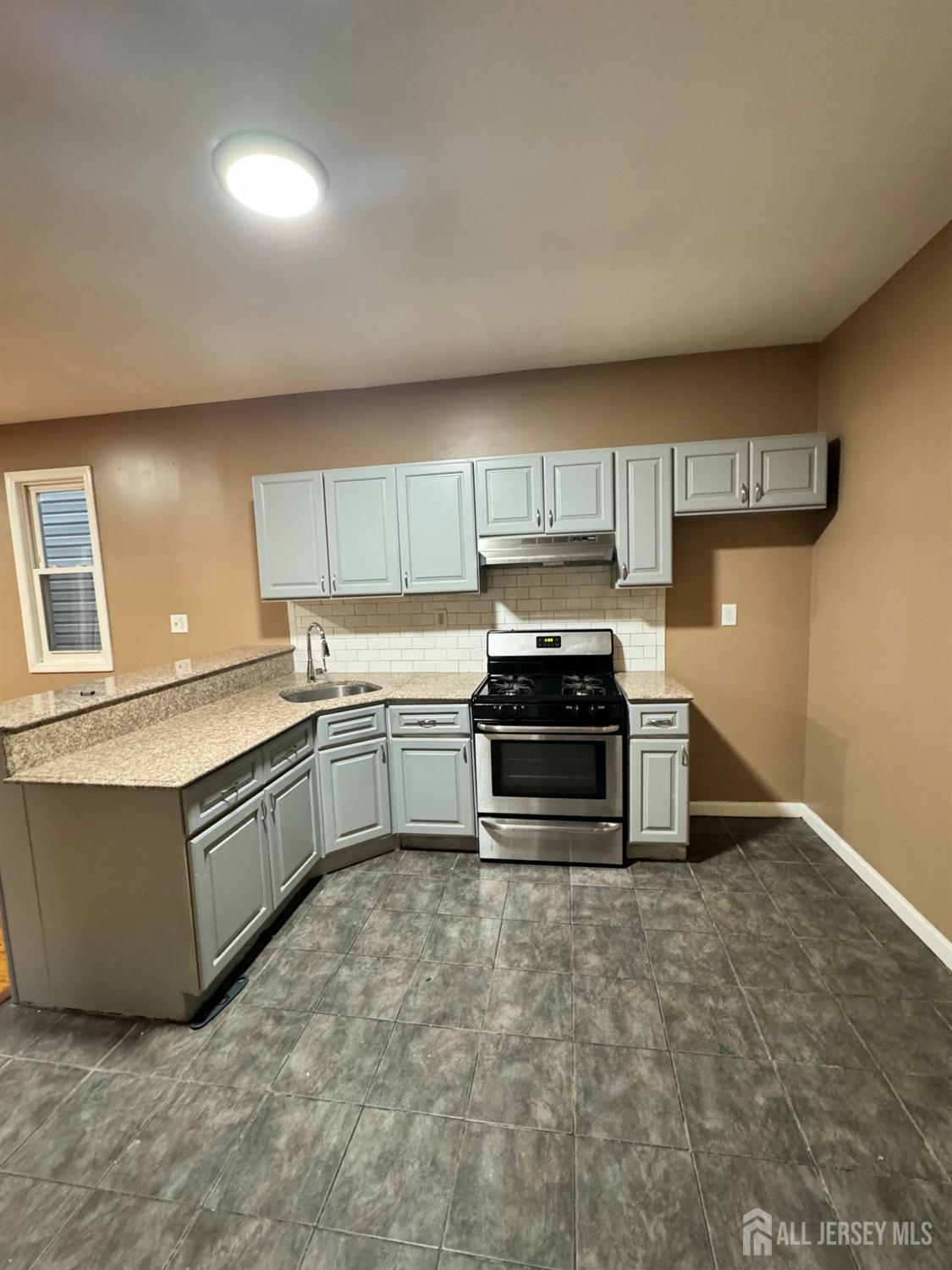 27 Alexander Street Newark, NJ 07106 - Photo 8 of 12